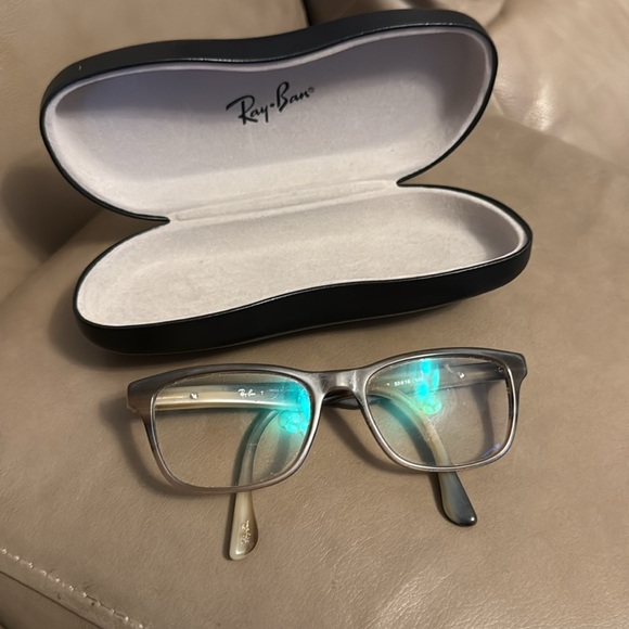 Ray-Ban Brown Eyeglasses and glasses case - Picture 3 of 4